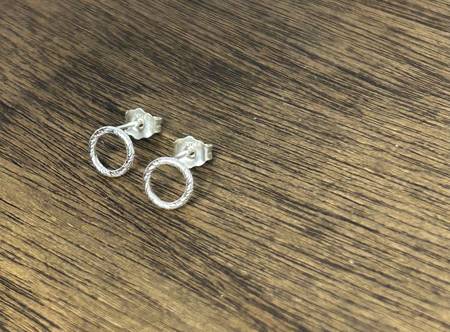 Circle Stud With Texture For Sparkle