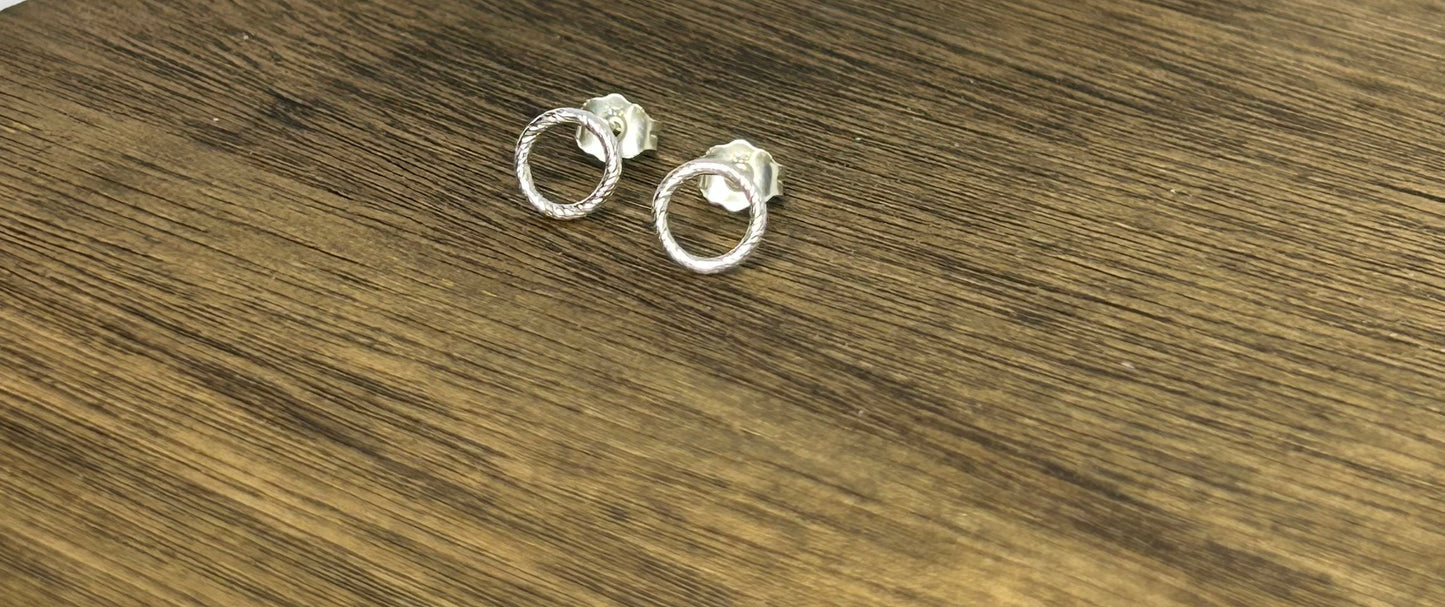 Circle Stud With Texture For Sparkle
