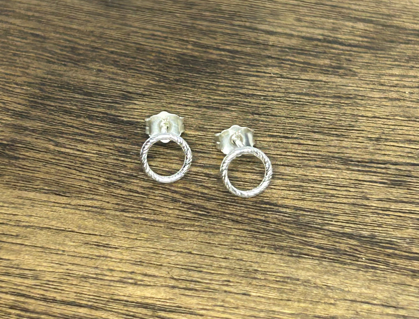 Circle Stud With Texture For Sparkle