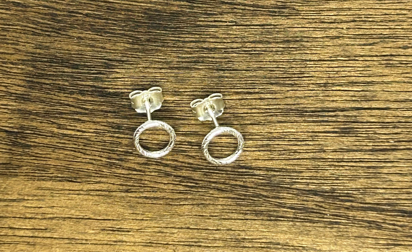 Circle Stud With Texture For Sparkle