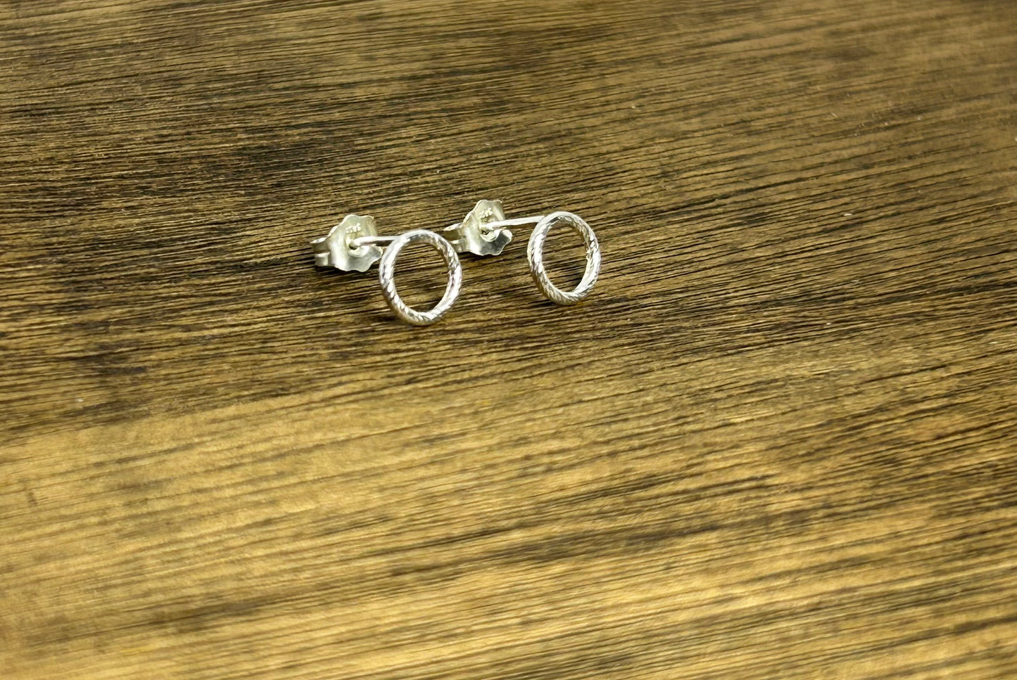 Circle Stud With Texture For Sparkle