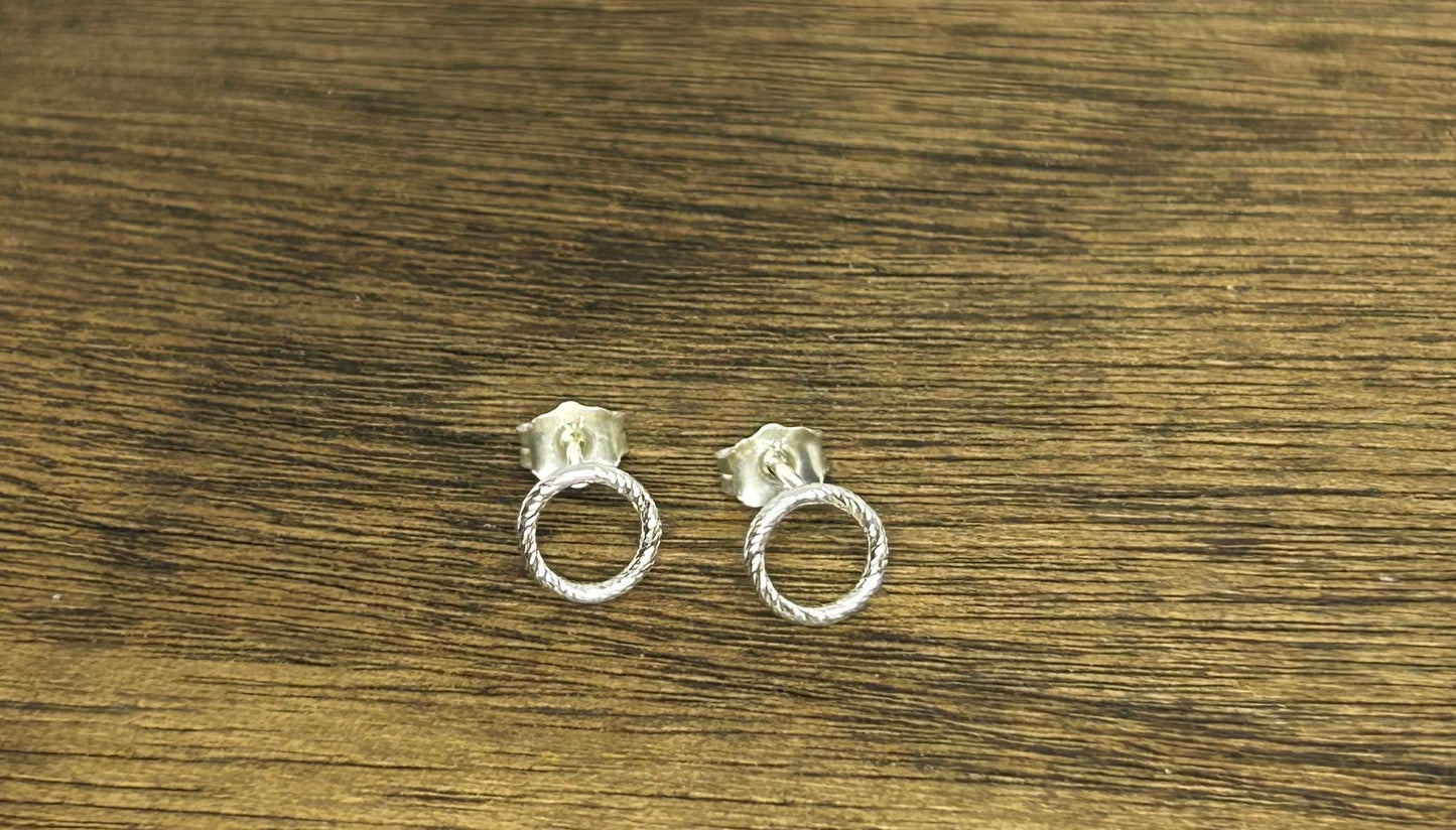 Circle Stud With Texture For Sparkle